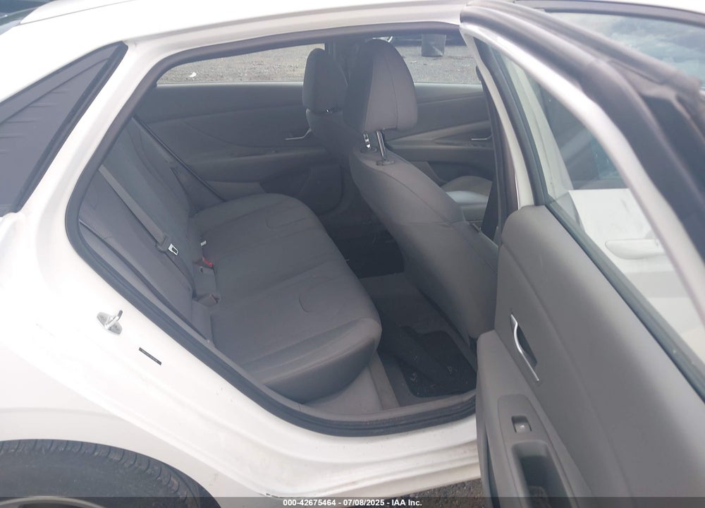 2023 HYUNDAI ELANTRA VIN: 5NPLL4AG1PH102587
