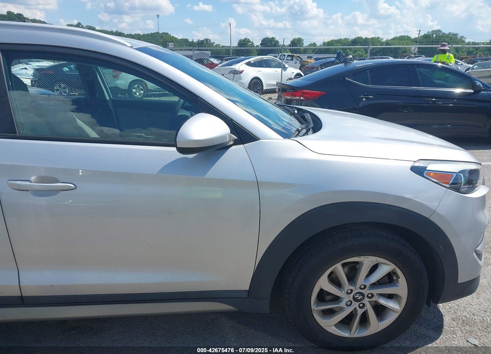 2017 HYUNDAI TUCSON VIN: KM8J33A46HU327369