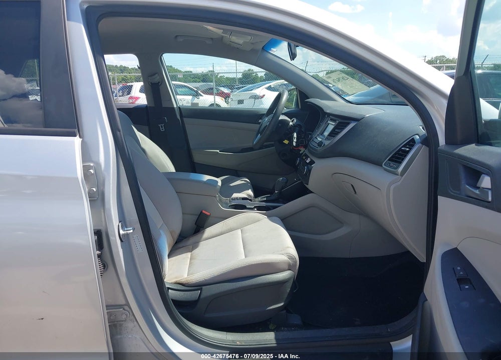 2017 HYUNDAI TUCSON VIN: KM8J33A46HU327369