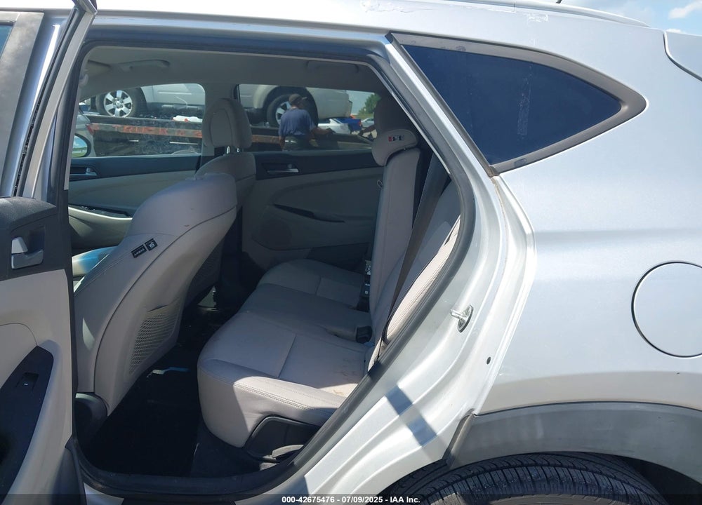 2017 HYUNDAI TUCSON VIN: KM8J33A46HU327369
