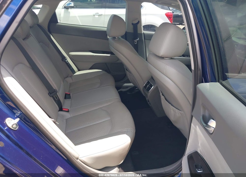 2016 KIA OPTIMA VIN: 5XXGU4L3XGG071568