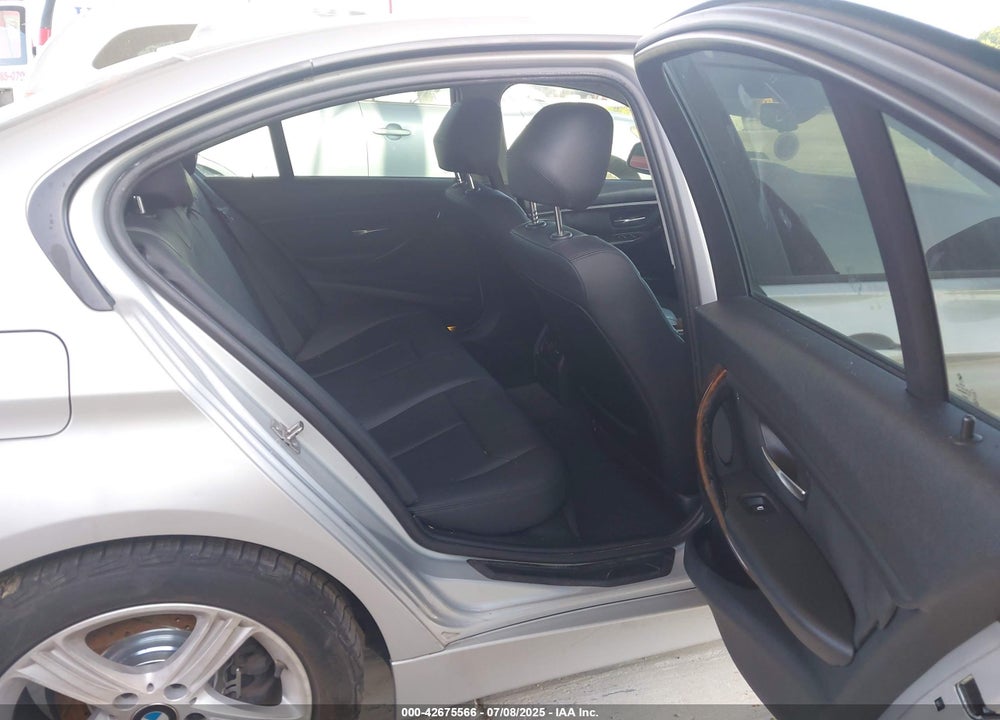 2014 BMW 3 SERIES VIN: WBA3B1C56EK131298