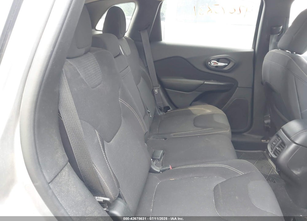 2017 JEEP CHEROKEE VIN: 1C4PJMCB8HW520939
