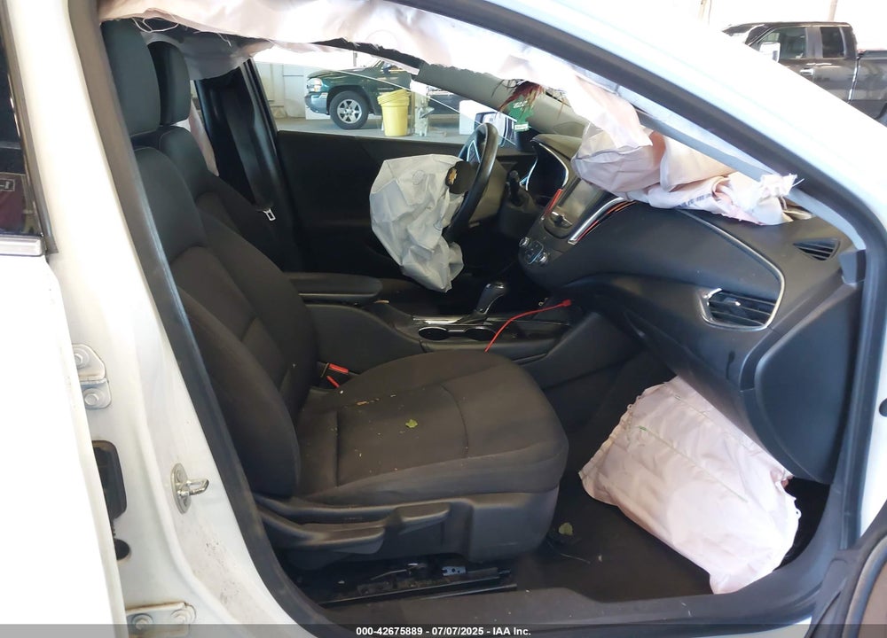 2018 CHEVROLET MALIBU LT VIN: 1G1ZD5ST0JF156398