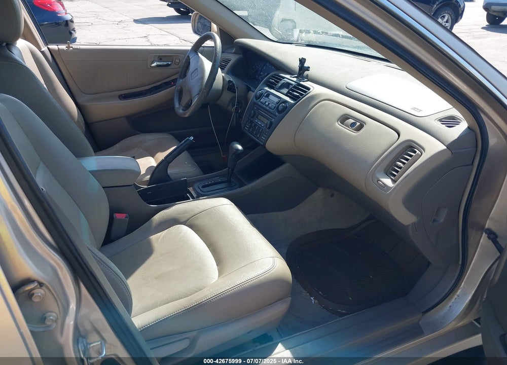 2000 HONDA ACCORD 3.0 EX VIN: 1HGCG1652YA063870