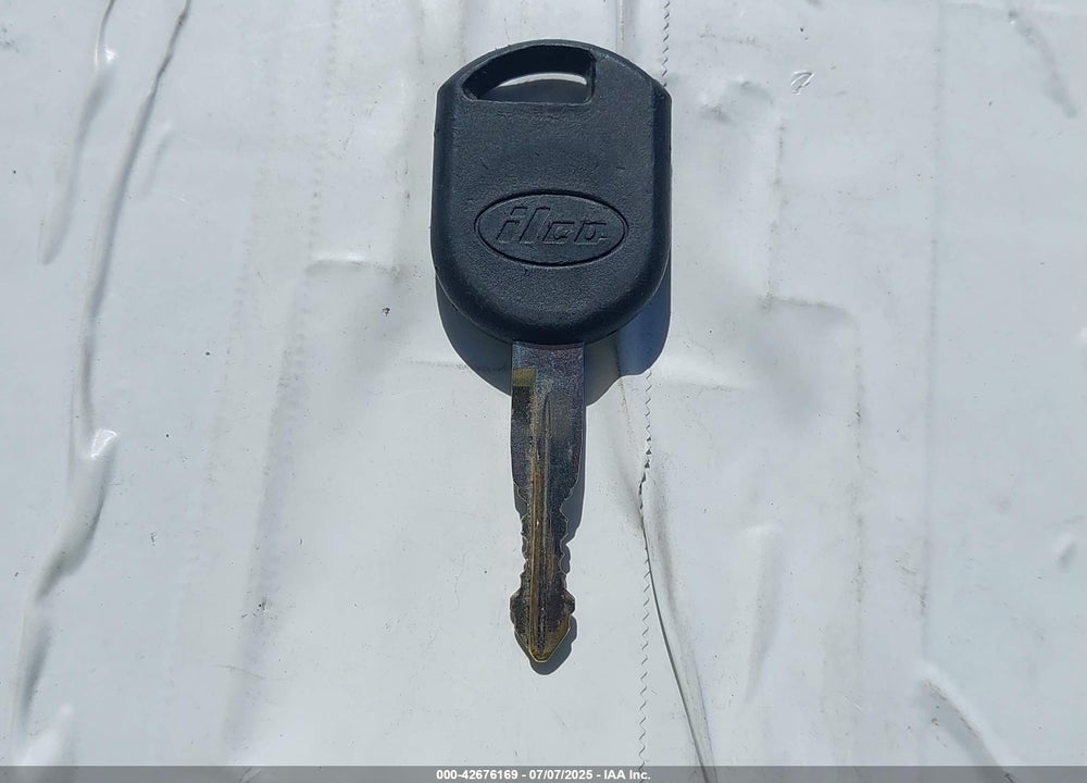 2007 FORD ESCAPE VIN: 1FMYU93127KA10037