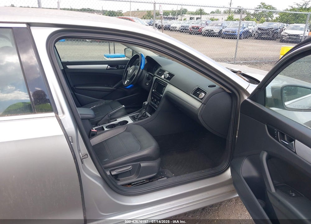 2013 VOLKSWAGEN PASSAT VIN: 1VWBP7A30DC087499