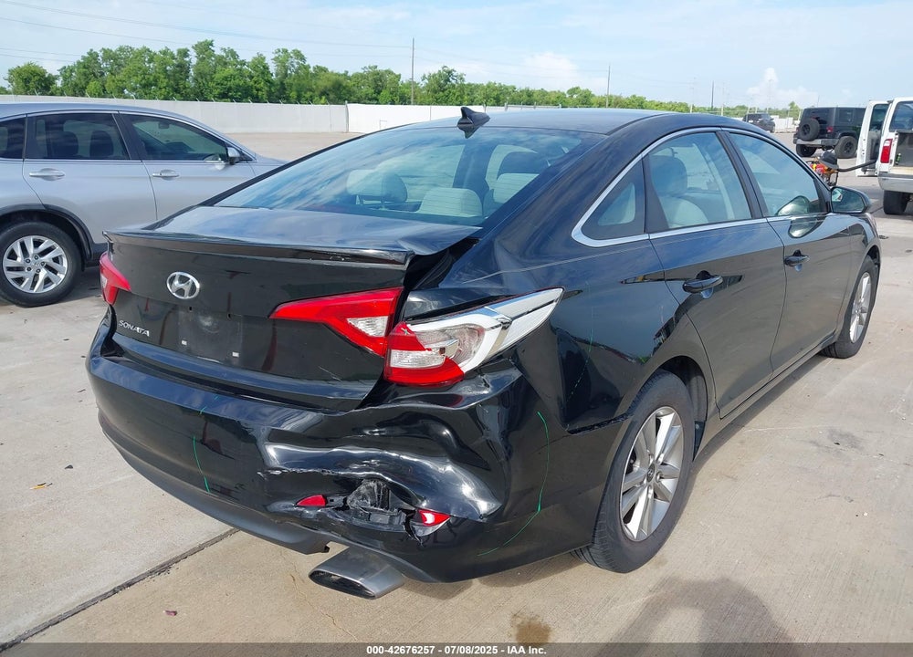 2015 HYUNDAI SONATA SE VIN: 5NPE24AF0FH003681