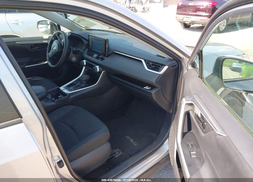 2019 TOYOTA RAV4 VIN: 2T3K1RFV1KC019086