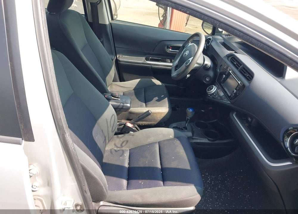 2015 TOYOTA PRIUS C VIN: JTDKDTB33F1113692