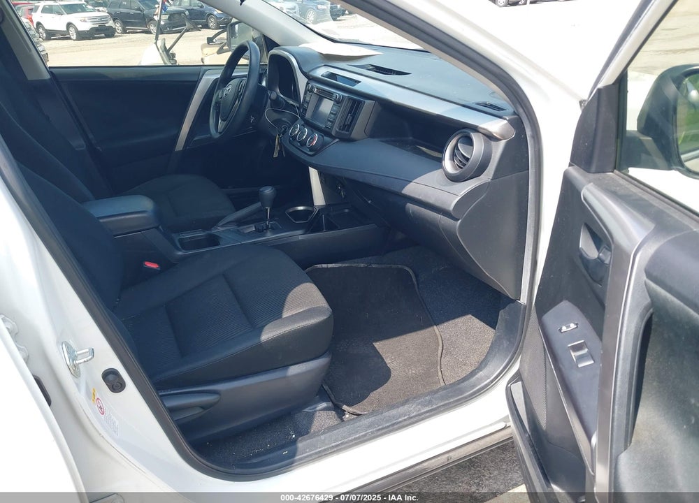 2017 TOYOTA RAV4 VIN: JTMBFREVXHJ137923