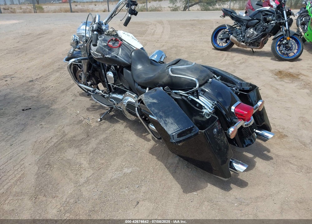 2015 HARLEY-DAVIDSON FLHR ROAD KING VIN: 1HD1FBM18FB648893