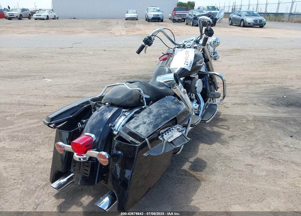 2015 HARLEY-DAVIDSON FLHR ROAD KING VIN: 1HD1FBM18FB648893