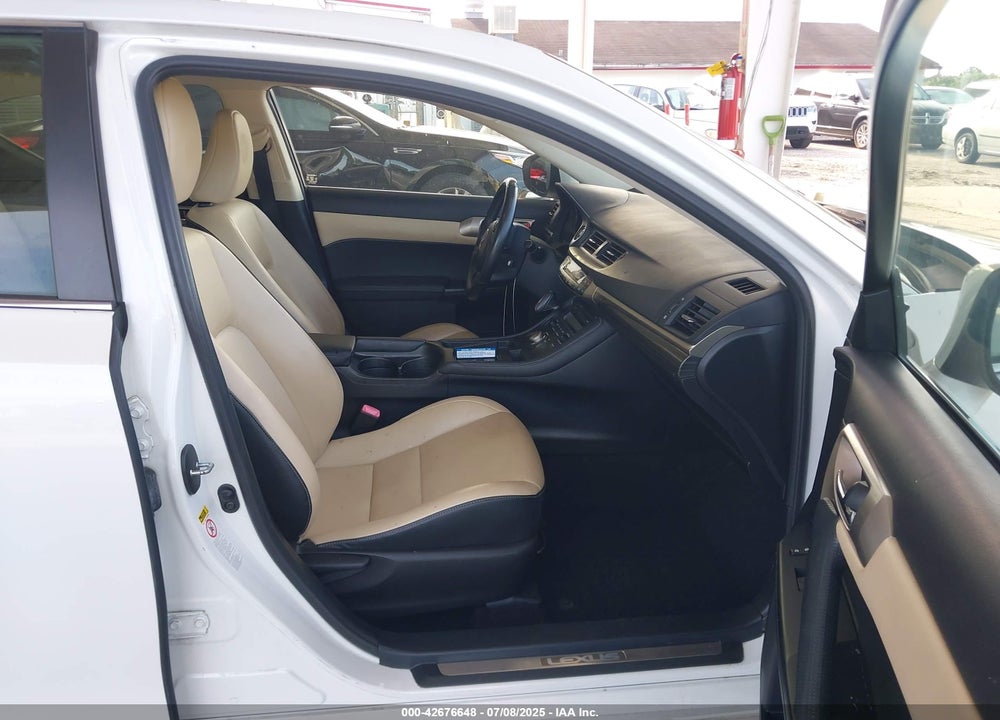 2014 LEXUS CT 200H VIN: JTHKD5BH9E2177573