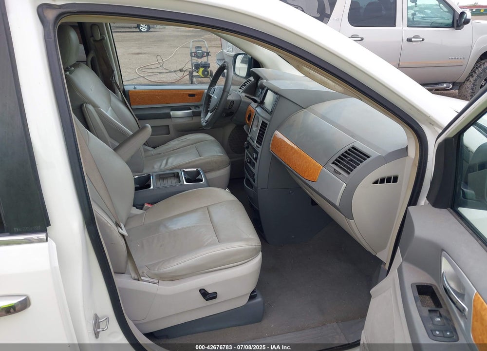2008 CHRYSLER TOWN & COUNTRY LIMITED VIN: 2A8HR64X28R747497