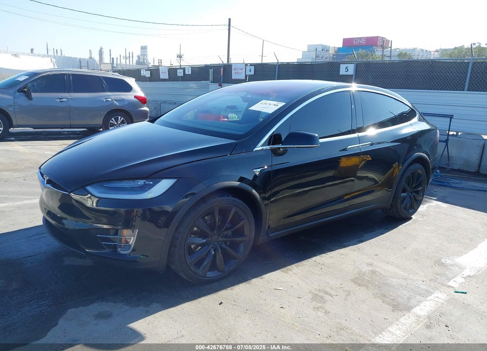2020 TESLA MODEL X VIN: 5YJXCBE27LF261529