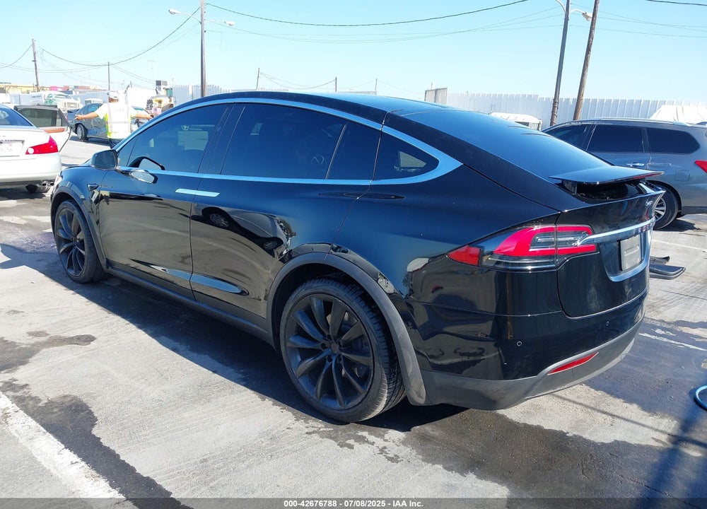 2020 TESLA MODEL X VIN: 5YJXCBE27LF261529