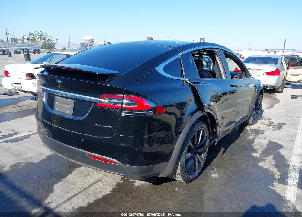 2020 TESLA MODEL X VIN: 5YJXCBE27LF261529