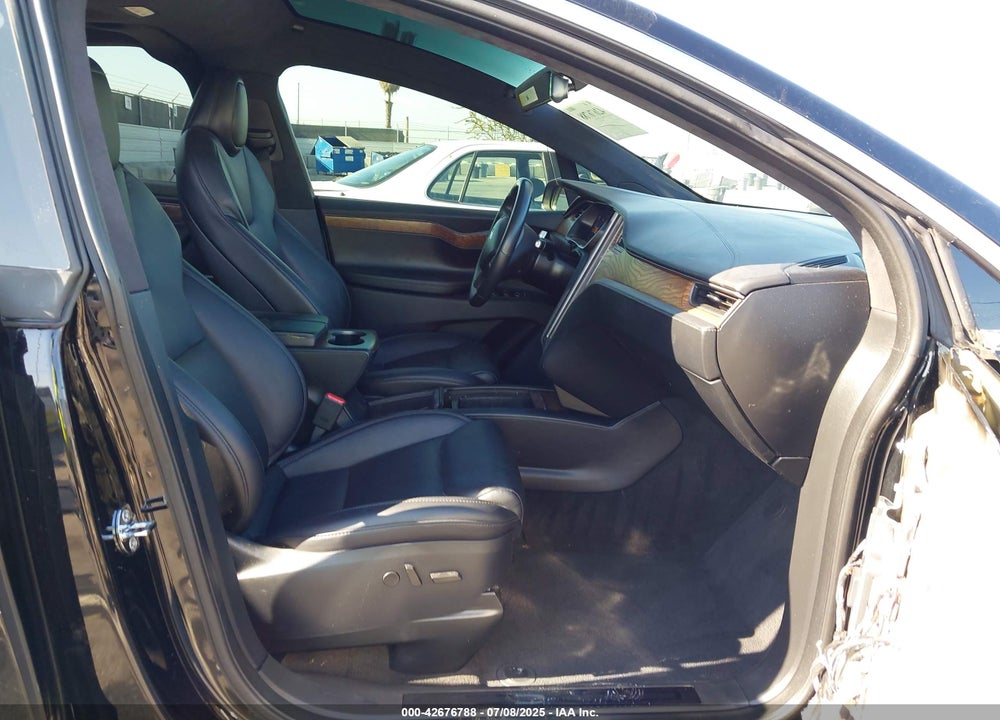 2020 TESLA MODEL X VIN: 5YJXCBE27LF261529