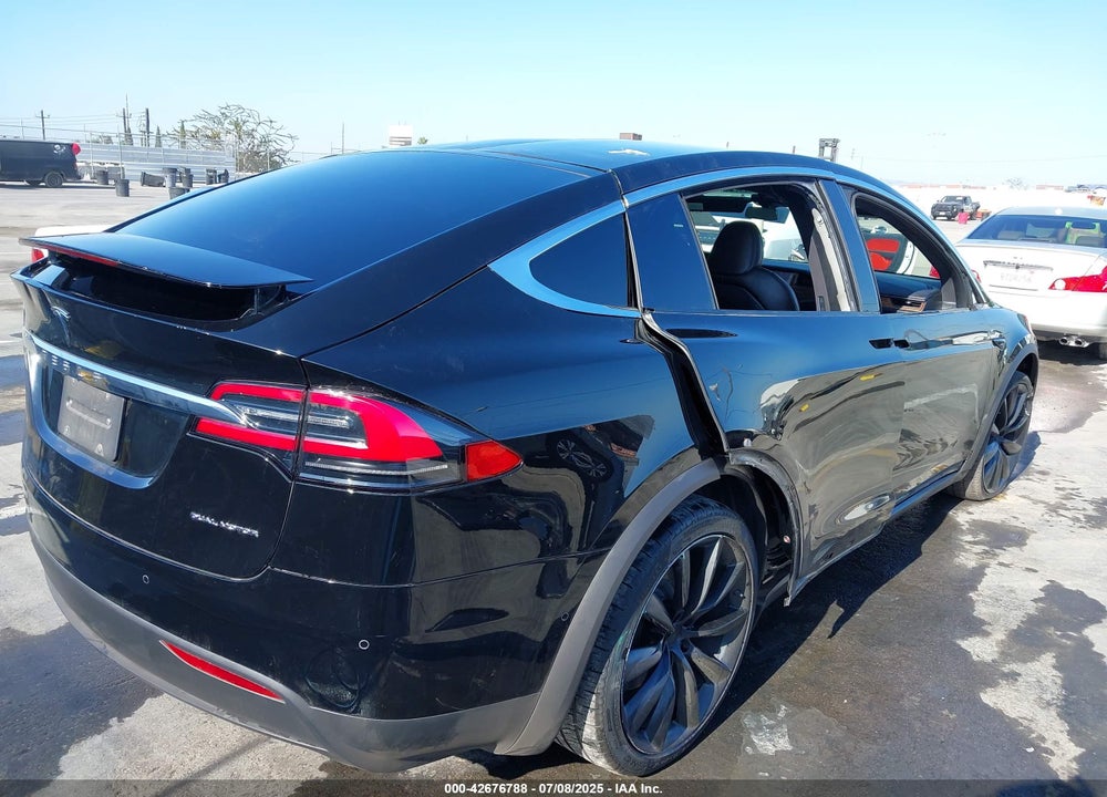 2020 TESLA MODEL X VIN: 5YJXCBE27LF261529