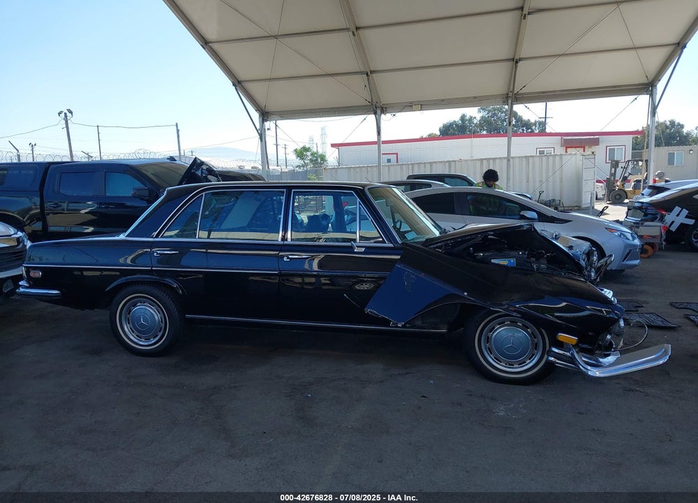 1973 MERCEDES-BENZ 280SEL VIN: 10806812016223