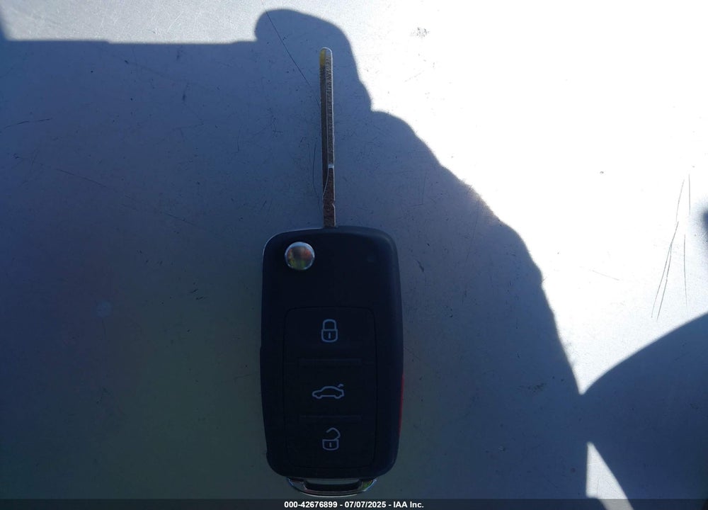2013 VOLKSWAGEN BEETLE VIN: 3VW7A7AT4DM811815