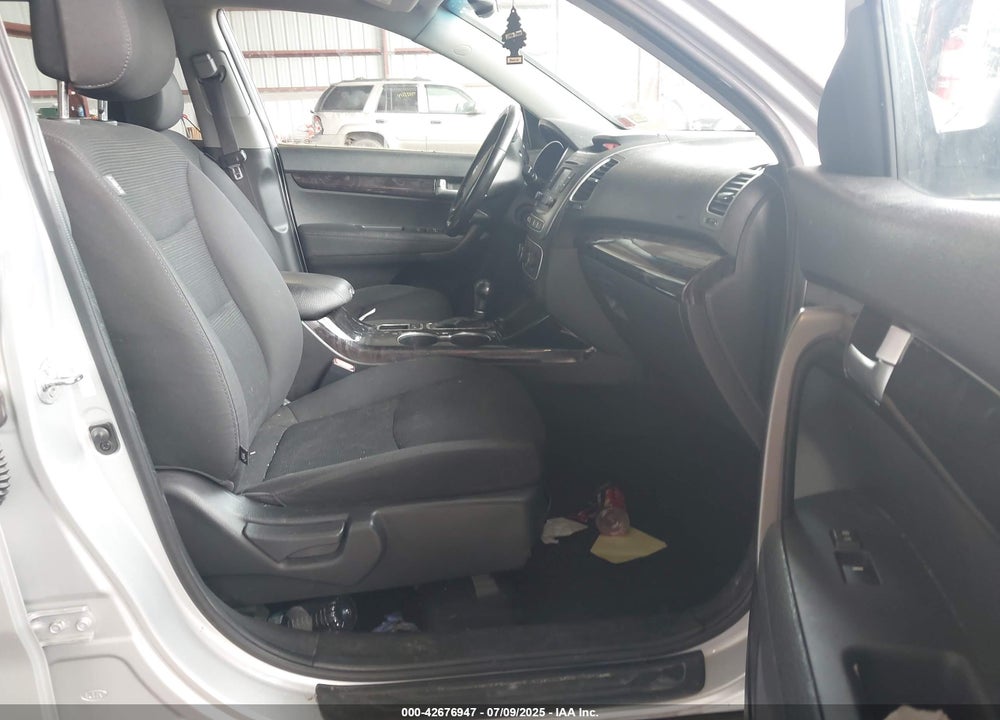 2014 KIA SORENTO VIN: 5XYKT4A62EG469795