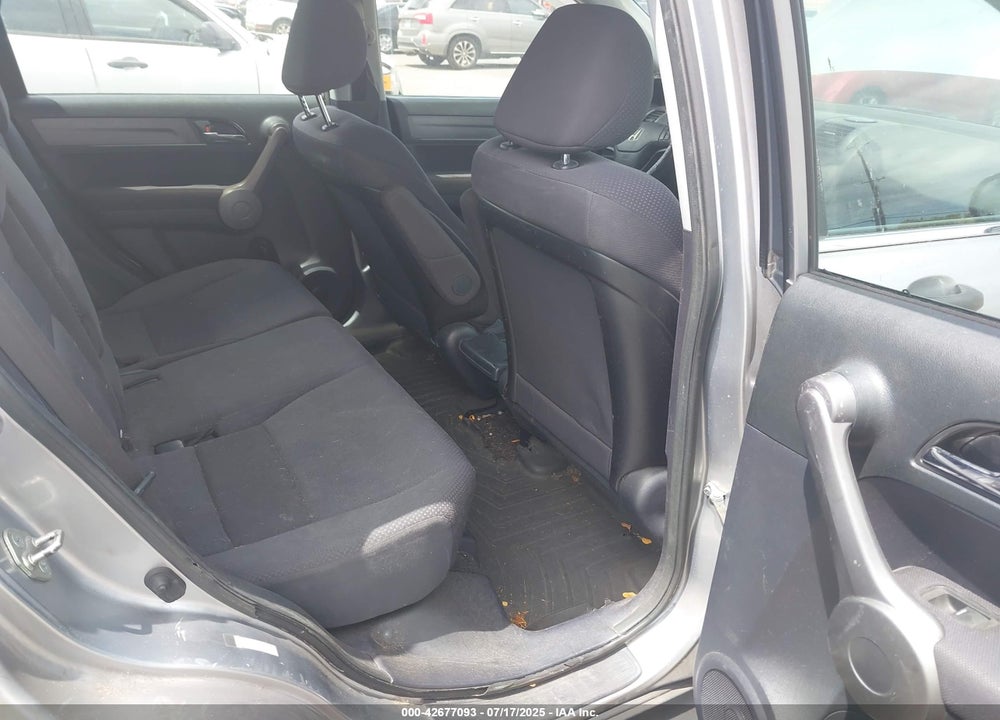 2008 HONDA CR-V LX VIN: JHLRE383X8C027244