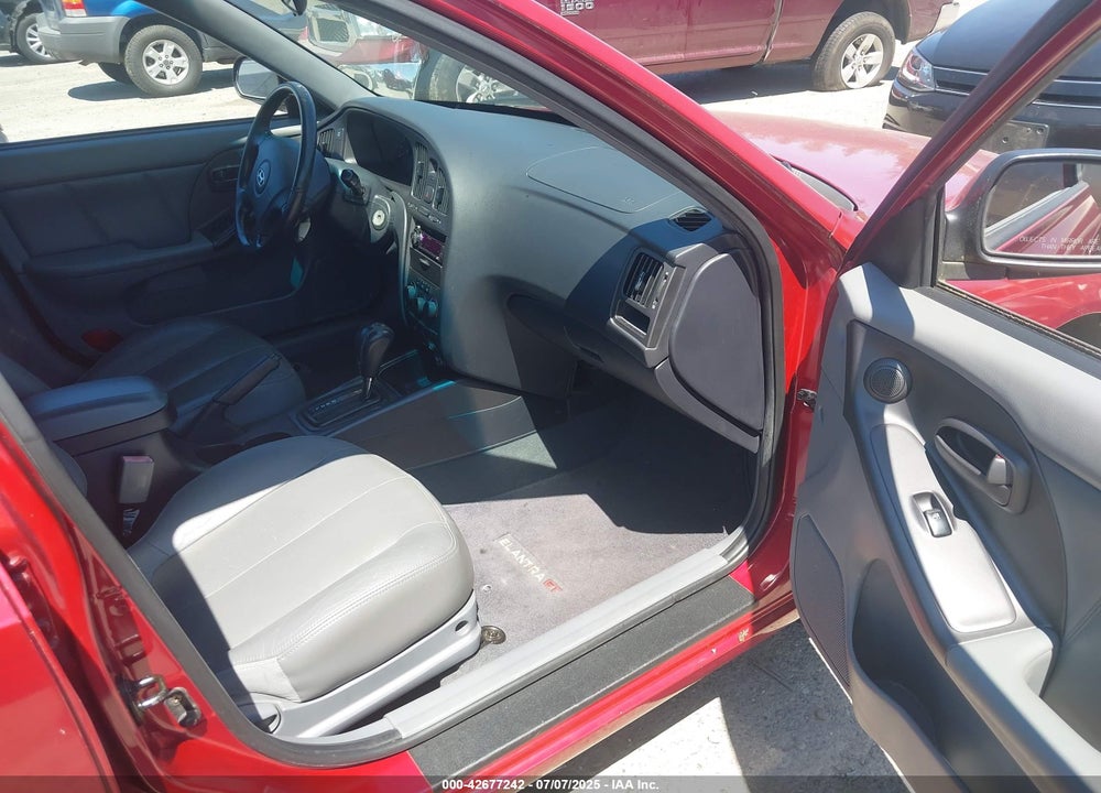 2004 HYUNDAI ELANTRA VIN: KMHDN56D54U111535