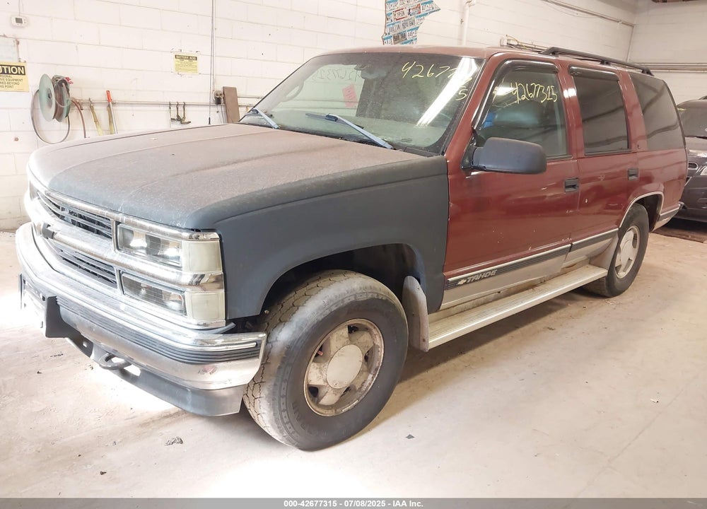 1998 CHEVROLET TAHOE LS VIN: 1GNEK13R2WJ318633