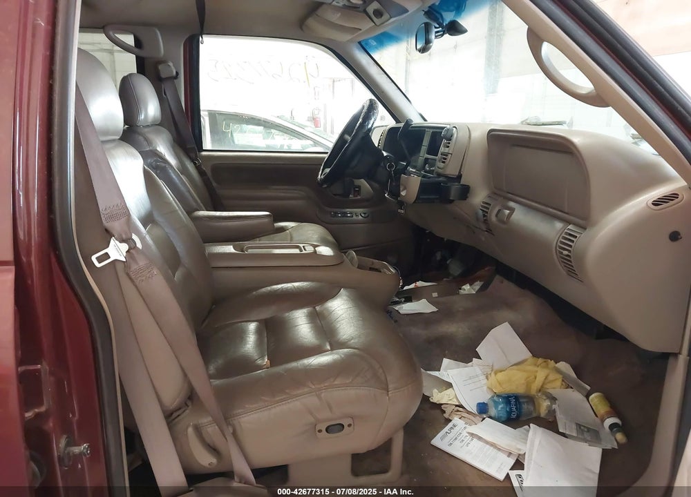 1998 CHEVROLET TAHOE LS VIN: 1GNEK13R2WJ318633