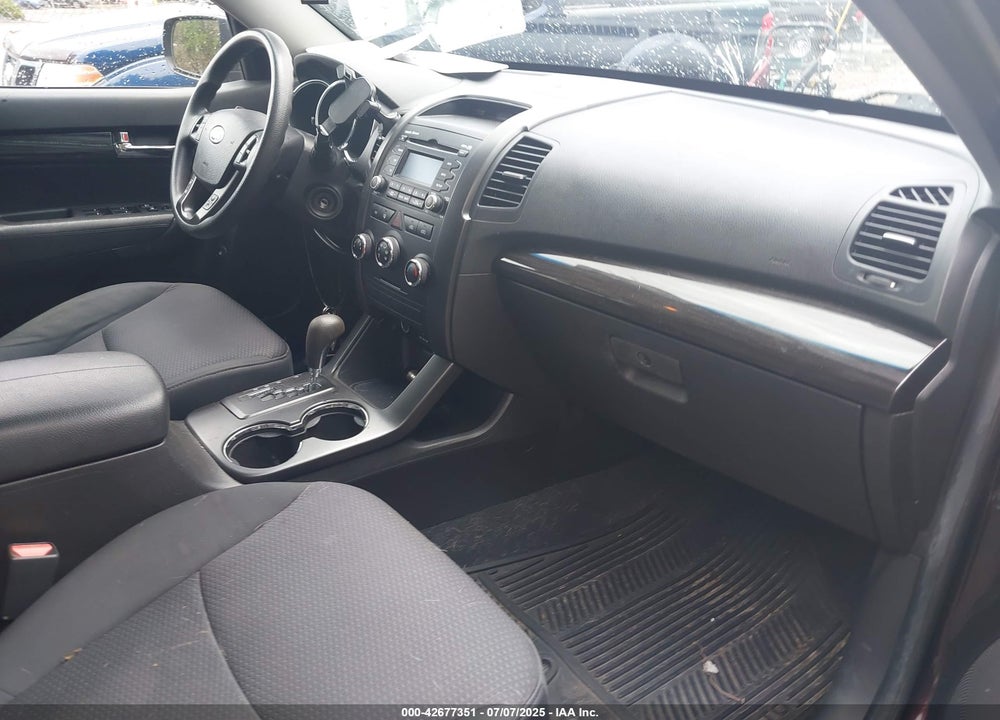 2011 KIA SORENTO VIN: 5XYKTCA11BG168879