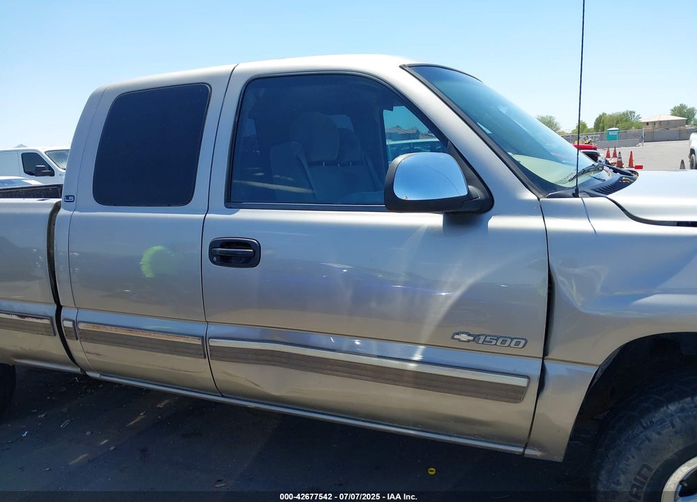 2001 CHEVROLET SILVERADO 1500 LS VIN: 2GCEK19T011377100