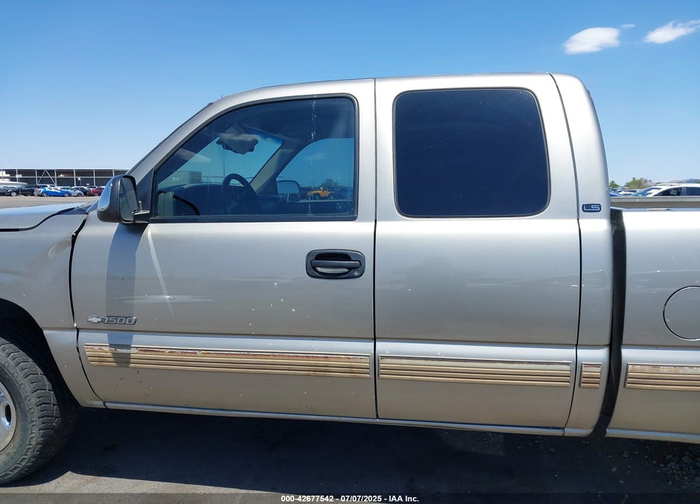 2001 CHEVROLET SILVERADO 1500 LS VIN: 2GCEK19T011377100