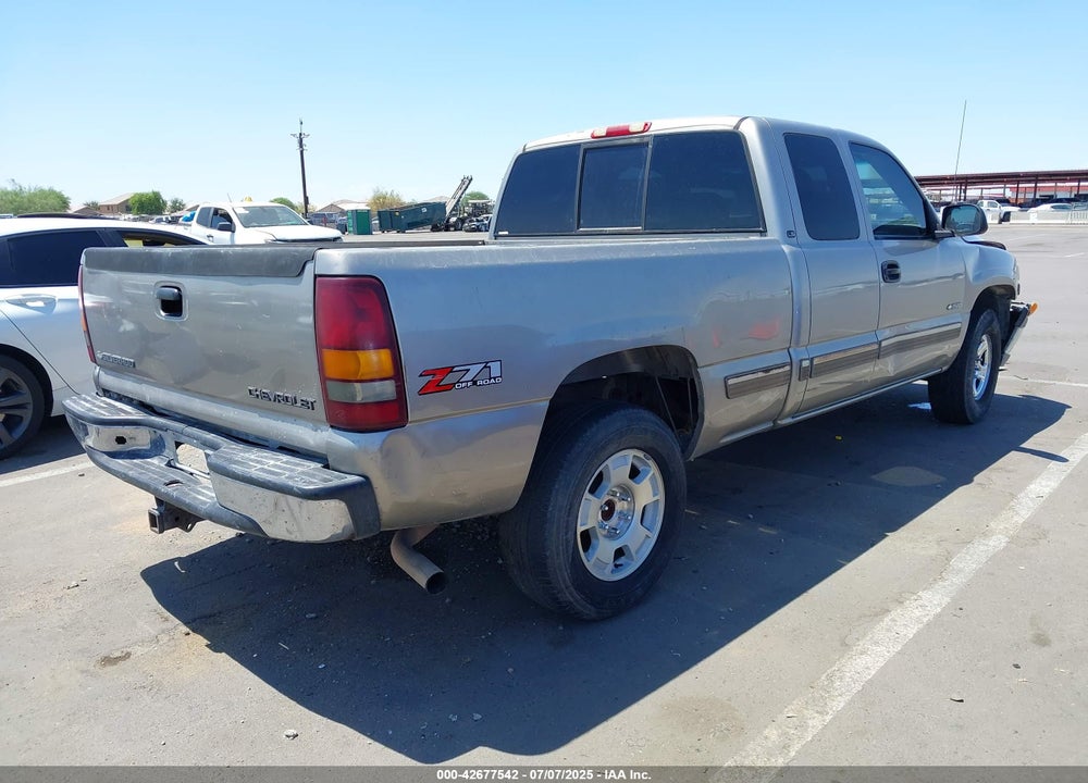 2001 CHEVROLET SILVERADO 1500 LS VIN: 2GCEK19T011377100