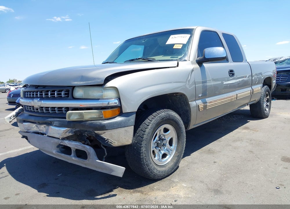 2001 CHEVROLET SILVERADO 1500 LS VIN: 2GCEK19T011377100