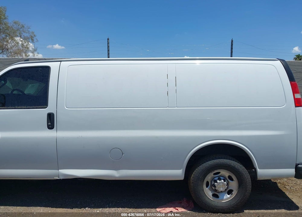 2021 CHEVROLET EXPRESS CARGO RWD 2500 REGULAR WHEELBASE WT VIN: 1GCWGAFP1M1235250