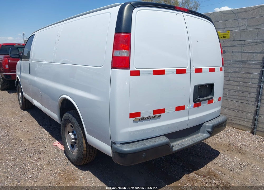 2021 CHEVROLET EXPRESS CARGO RWD 2500 REGULAR WHEELBASE WT VIN: 1GCWGAFP1M1235250