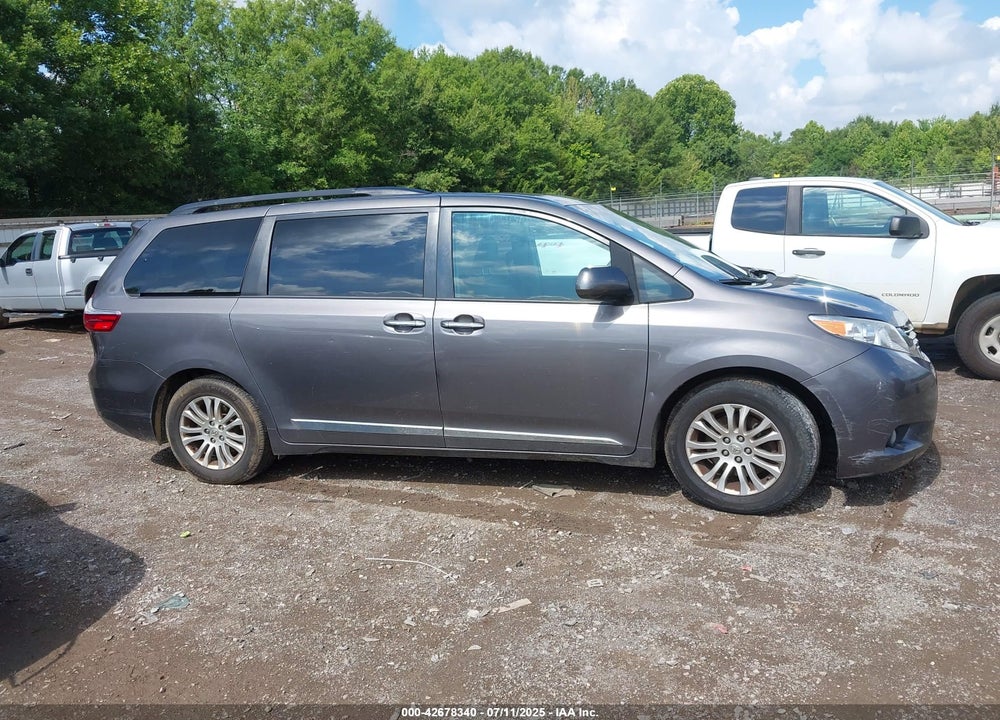 2017 TOYOTA SIENNA XLE PREMIUM 8 PASSENGER VIN: 5TDYZ3DC5HS891362