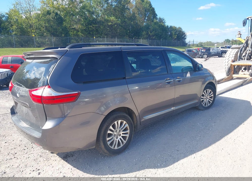 2017 TOYOTA SIENNA XLE PREMIUM 8 PASSENGER VIN: 5TDYZ3DC5HS891362