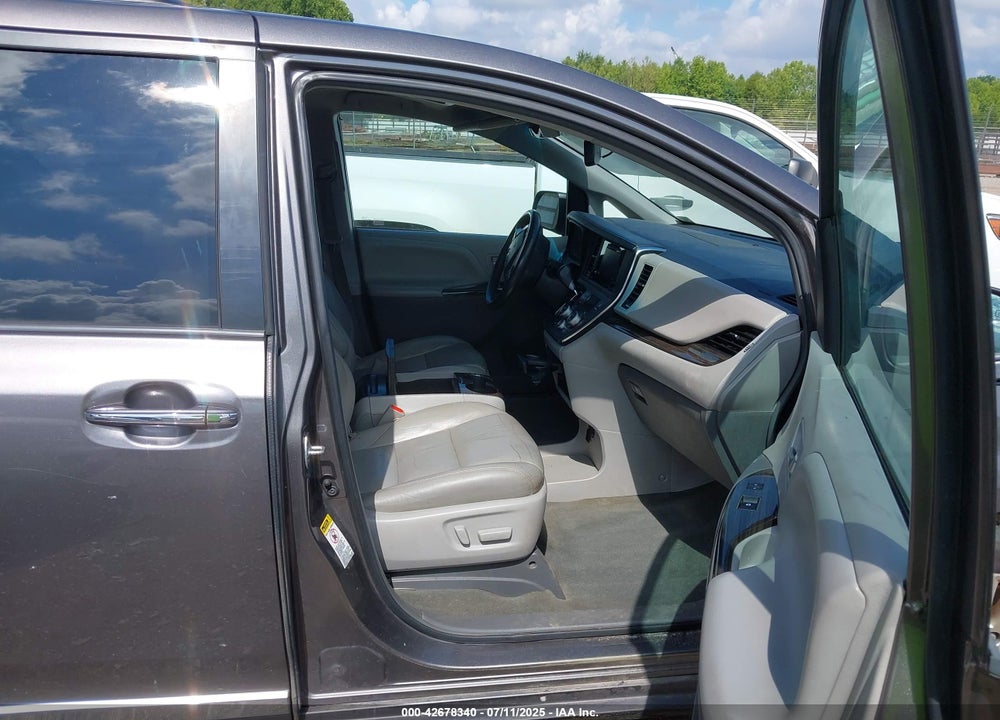 2017 TOYOTA SIENNA XLE PREMIUM 8 PASSENGER VIN: 5TDYZ3DC5HS891362