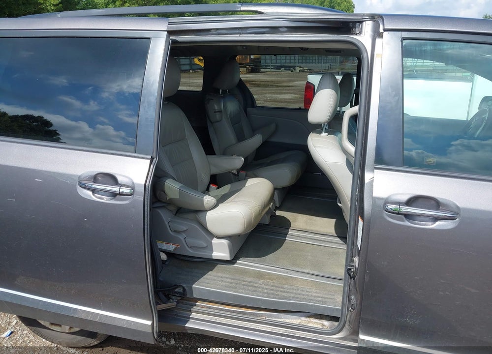 2017 TOYOTA SIENNA XLE PREMIUM 8 PASSENGER VIN: 5TDYZ3DC5HS891362