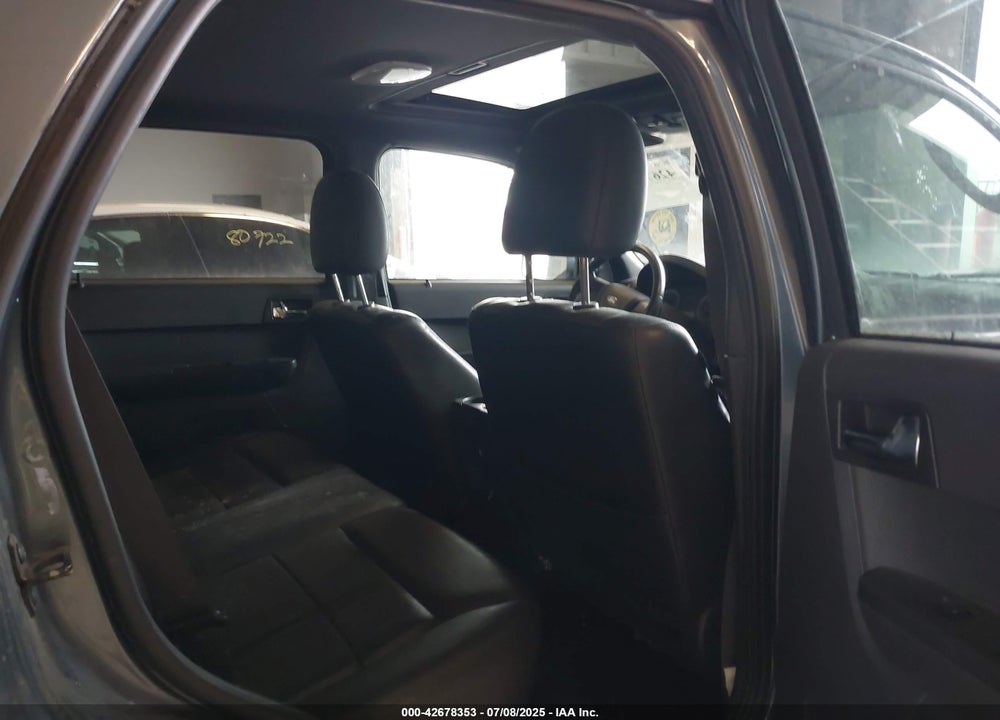 2011 FORD ESCAPE VIN: 1FMCU9EG4BKA50530