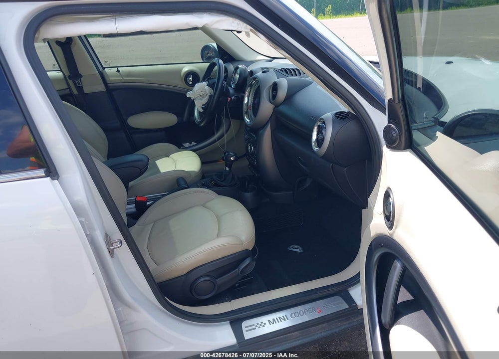 2011 MINI COOPER VIN: WMWZC5C53BWL55177