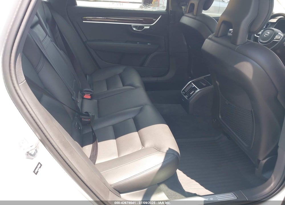 2018 VOLVO S90 VIN: LVY982MK2JP036037
