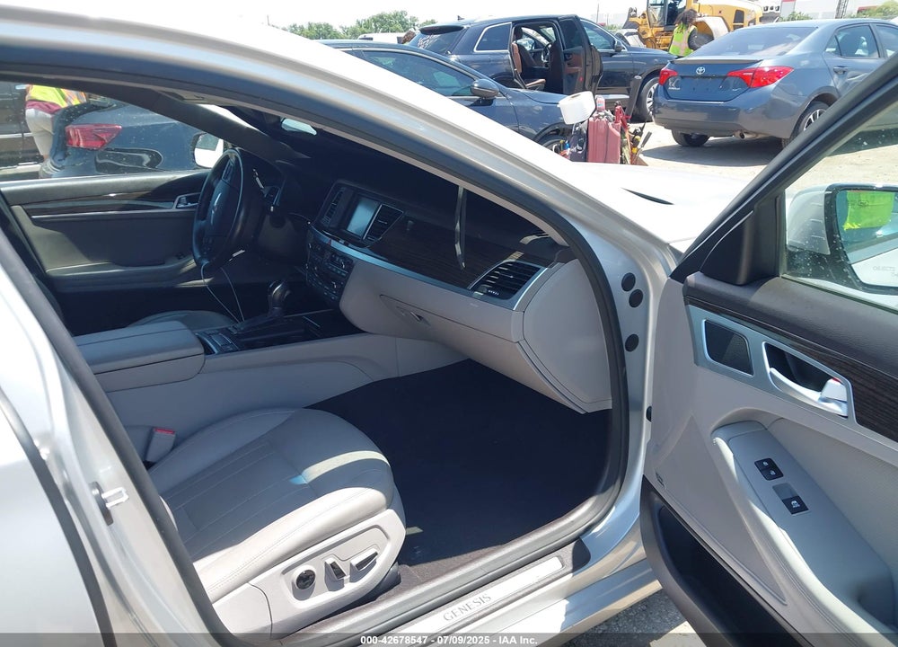 2015 HYUNDAI GENESIS VIN: KMHGN4JE3FU074561