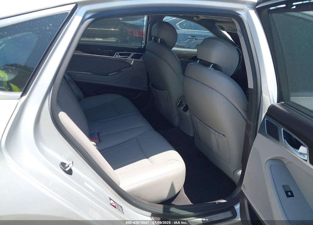 2015 HYUNDAI GENESIS VIN: KMHGN4JE3FU074561