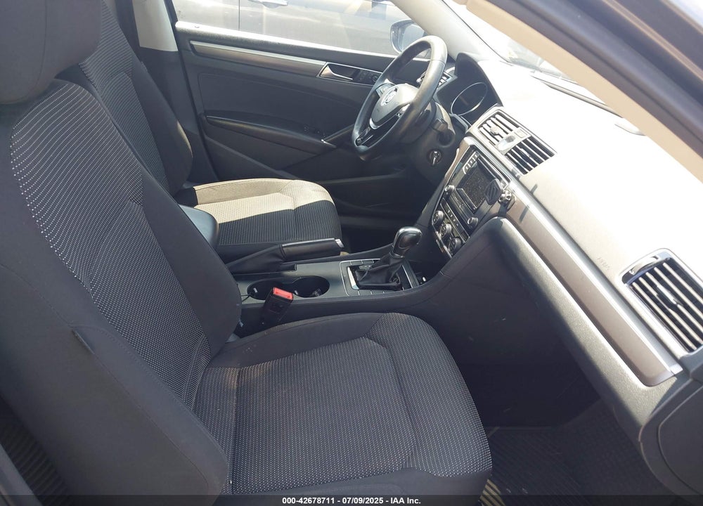 2016 VOLKSWAGEN PASSAT VIN: 1VWAT7A34GC065730