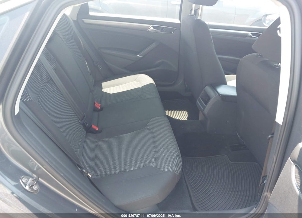 2016 VOLKSWAGEN PASSAT VIN: 1VWAT7A34GC065730