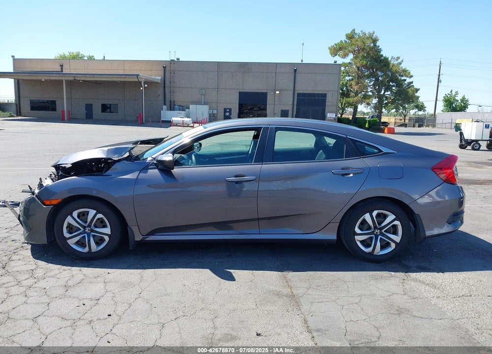 2017 HONDA CIVIC VIN: 19XFC2F58HE208193